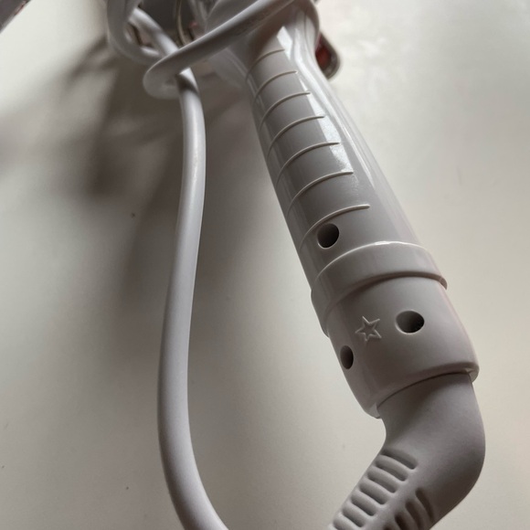 Insert Name Here “Insert Waves Here” Pink Triple Barrel Hair Styler - Picture 6 of 7